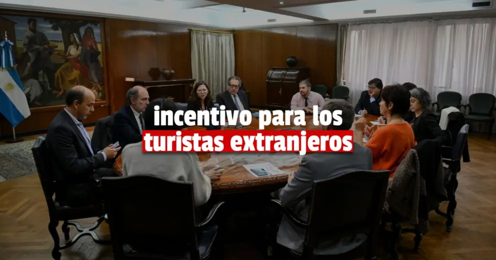Permitirán a turistas extranjeros vender hasta USD 5.000 a tipo de cambio financiero