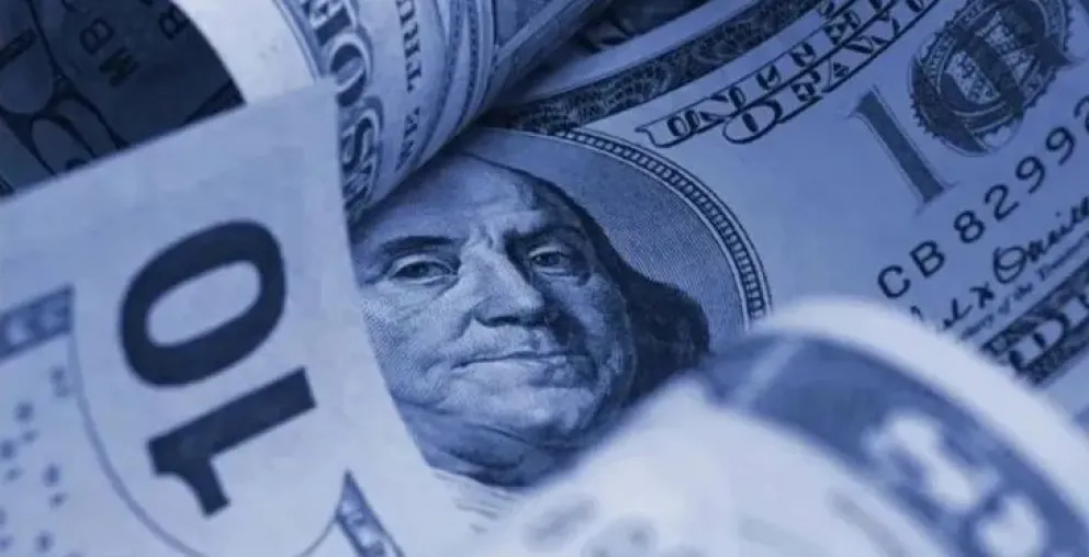 Dólar blue: bajó, pero sigue cotizando en niveles históricos