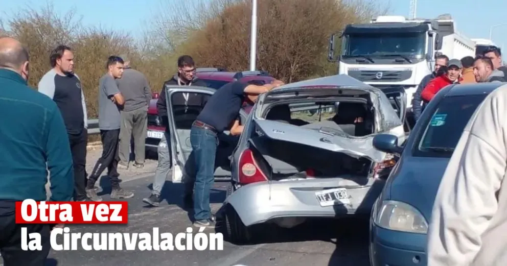 Cinco autos involucrados en un siniestro vial en Circunvalación 