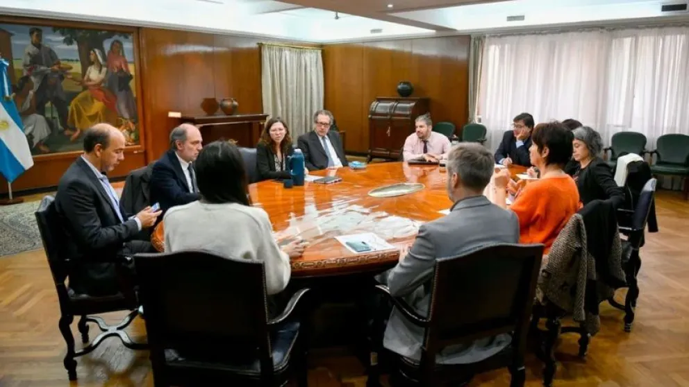 El Gobierno anunció nuevas medidas económicas: dólar turista y restricciones a las importaciones