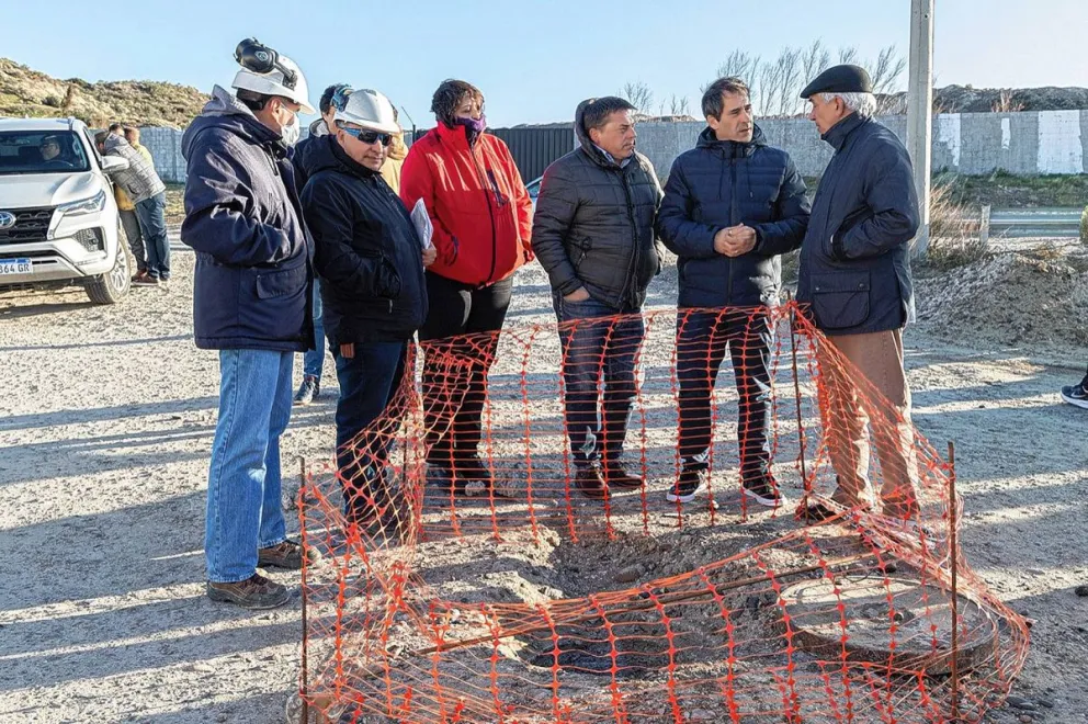 Luque recorrió obras de servicios públicos para Kilómetro 5