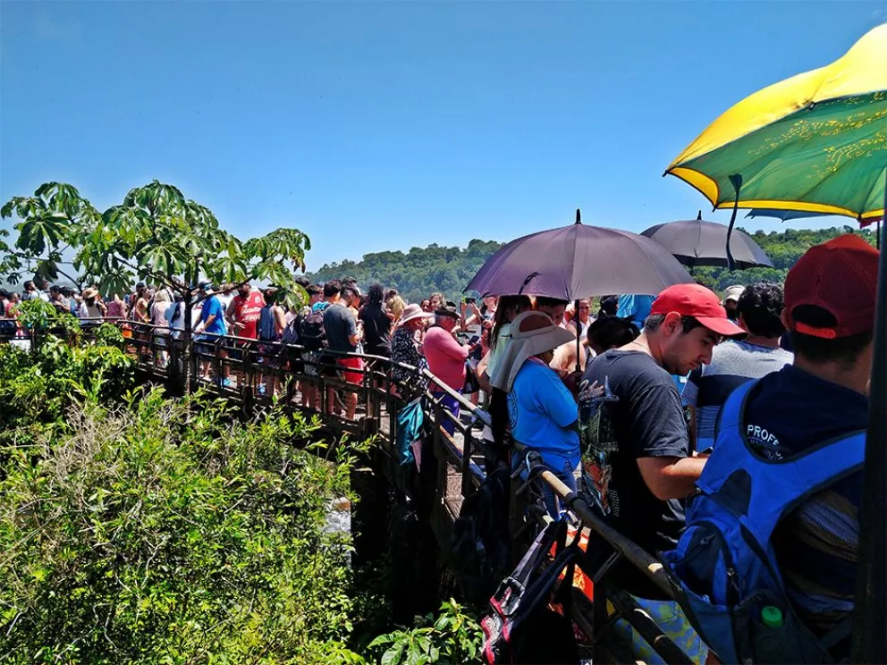 Las Cataratas del Iguazú explotan de visitantes