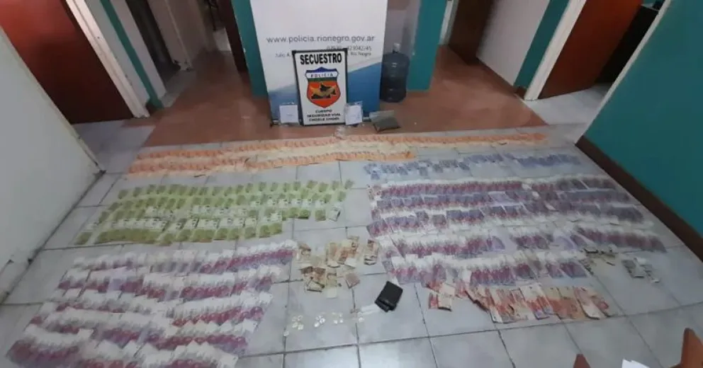 Manifestó llevar “algunas flores” pero también tenía cocaína, 200 mil pesos y cuatro DNI ajenos
