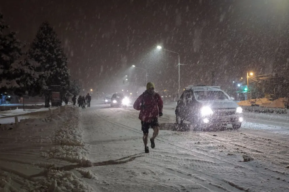 Así se vivió otra mañana de nieve en Bariloche