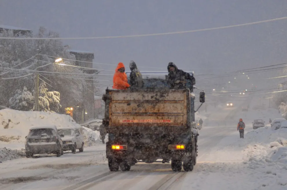 Se espera que las lluvias y  nevadas continúen hasta el miércoles a la mañana