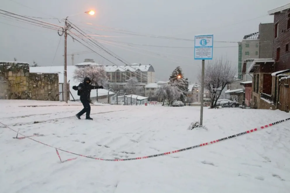 La nieve causó serios problemas en los barrios y afectó el centro de la ciudad