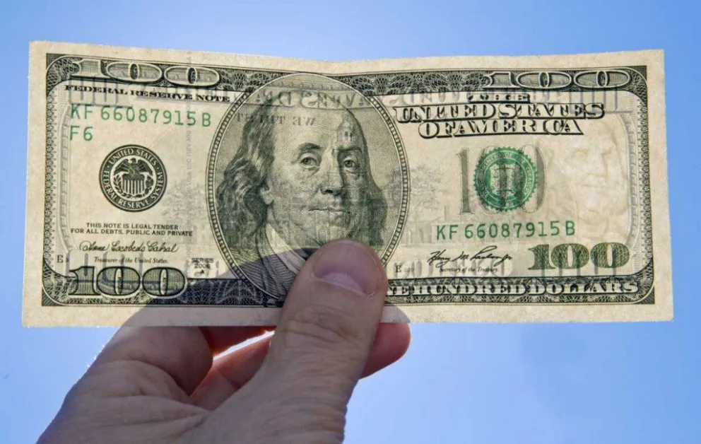 El dólar blue inició septiembre en baja