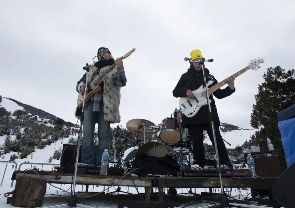 Música y bajada de luces en el cerro Catedral