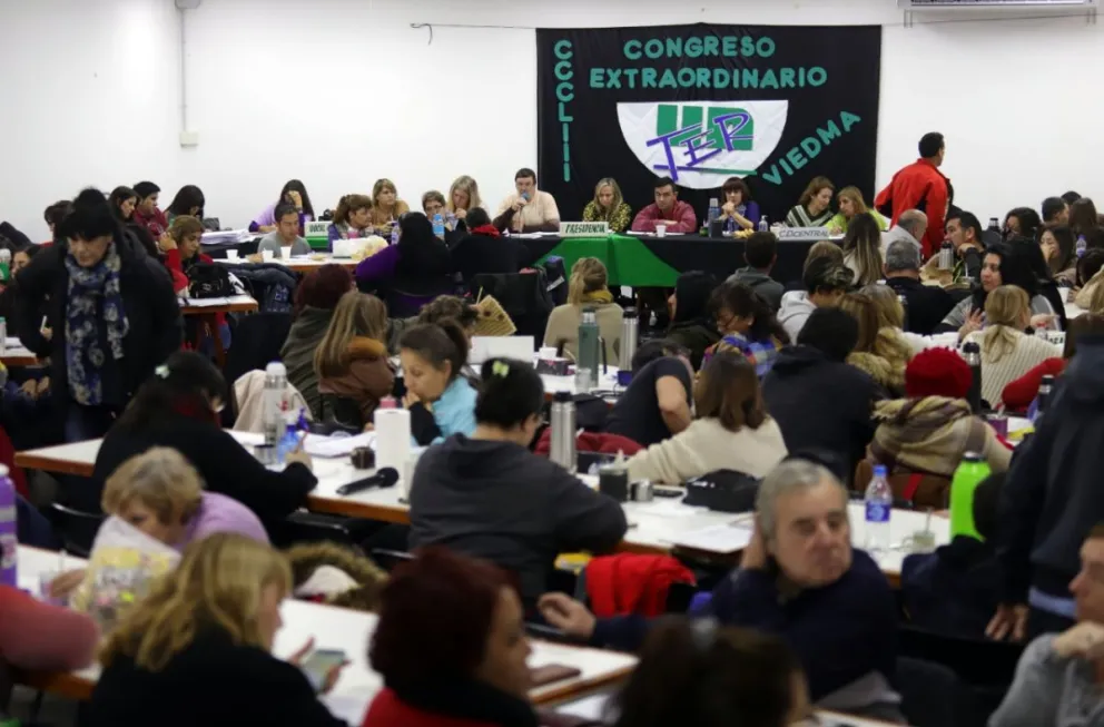 Sin reinicio de clases: Unter rechazó la oferta y va al paro