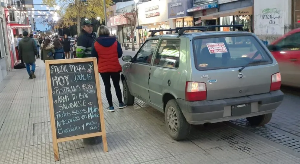 Infractores bajo la lupa en el centro y en medio de un mundo de gente