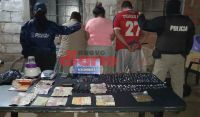 Detuvieron a cuatro personas, secuestraron 78.970 pesos y droga tras un allanamiento en el barrio Bruno Volta