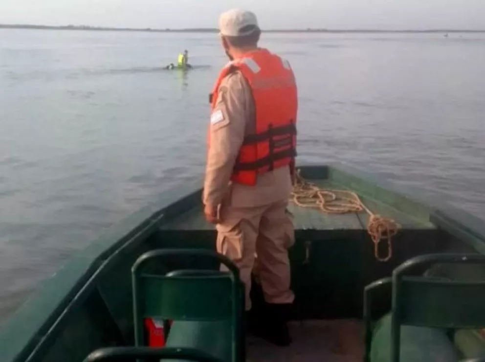 Paso de la Patria: rescatan a dos kayakistas que cayeron en aguas del río Paraná