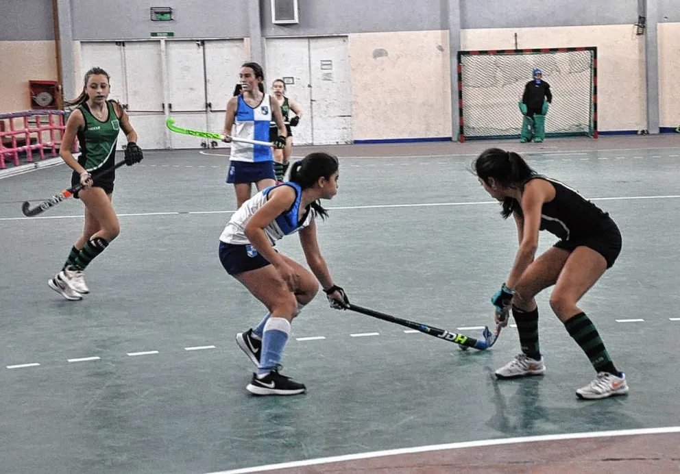 Retorna el hockey pista al Club Huergo