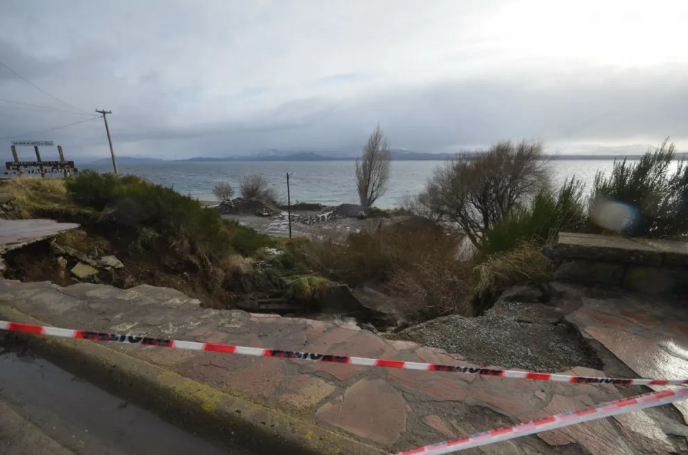 Se volvió a derrumbar el muro de la costanera 