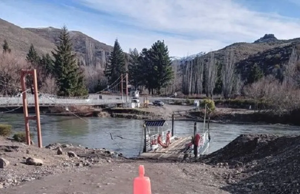 Se volvió a romper la balsa de Villa Llanquín