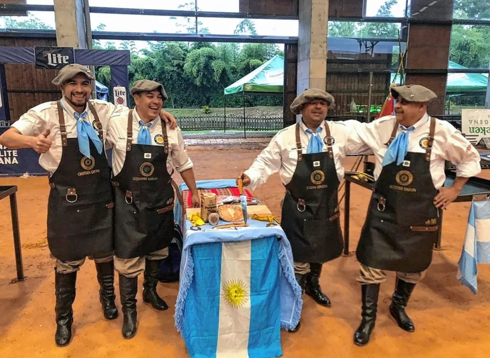 Comenzó el Mundial de Asadores Ancestrales y hoy se conocerá al equipo ganador