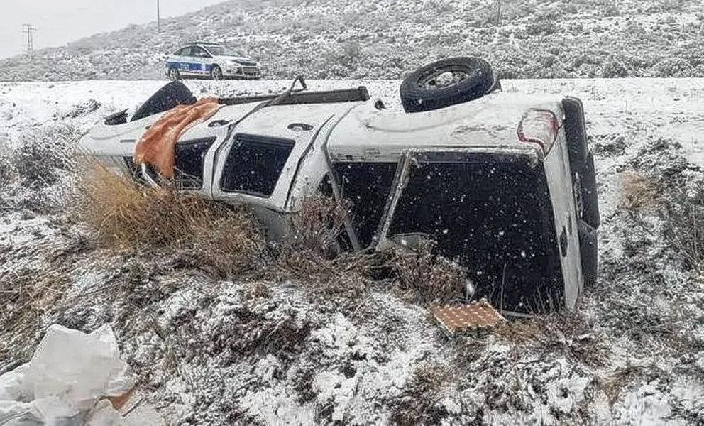 Se dirigían camino a Comodoro y volcaron en la Ruta 26