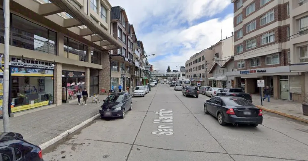Sacó llaves de la recepción de un hotel, ingresó a dos habitaciones y las desvalijó 