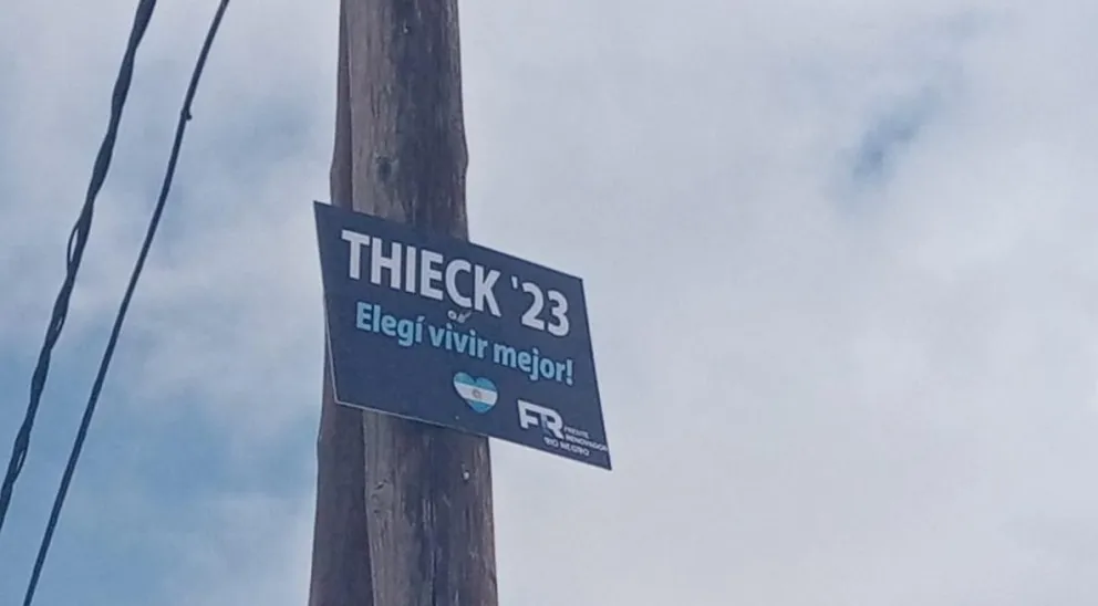 2023: Aparecieron carteles en favor de Claudio Thieck