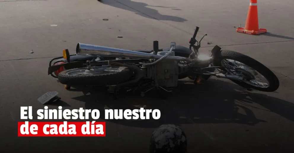 Un motociclista terminó internado tras chocar contra un auto