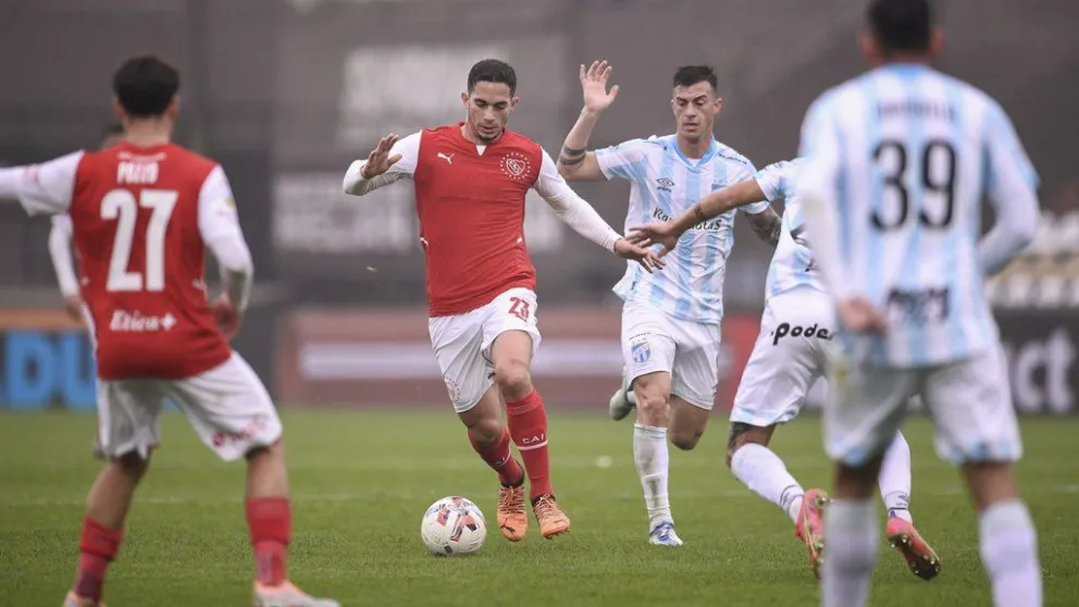 Independiente no levanta cabeza: perdió con Atlético Tucumán, que se subió a la cima en soledad