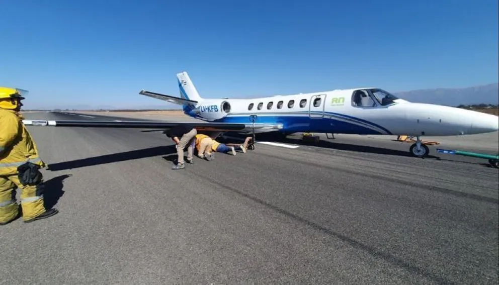 El nuevo avión de Río Negro pinchó cubiertas y tuvieron que cerrar el aeropuerto de Salta