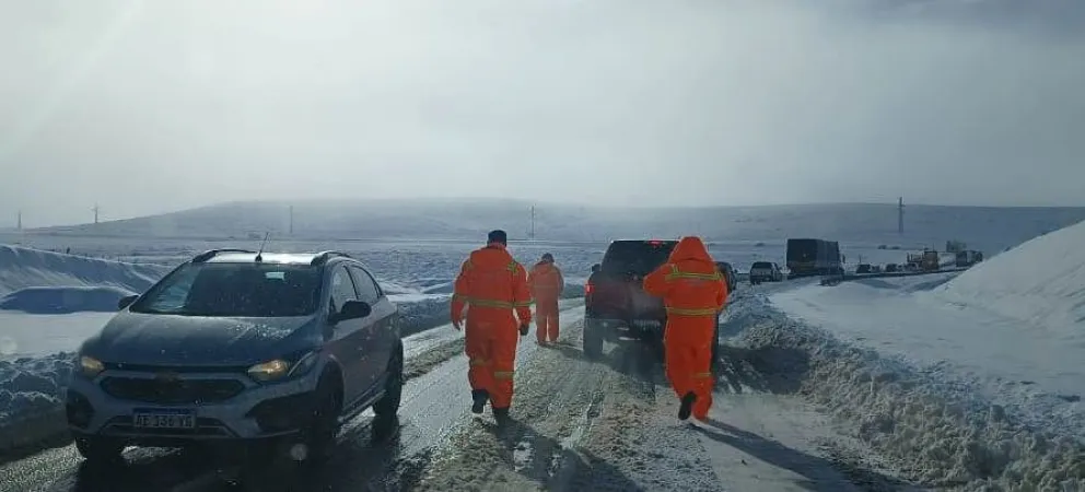 Se trabaja en la asistencia a pobladores afectados por el temporal y se mantienen los controles en las rutas