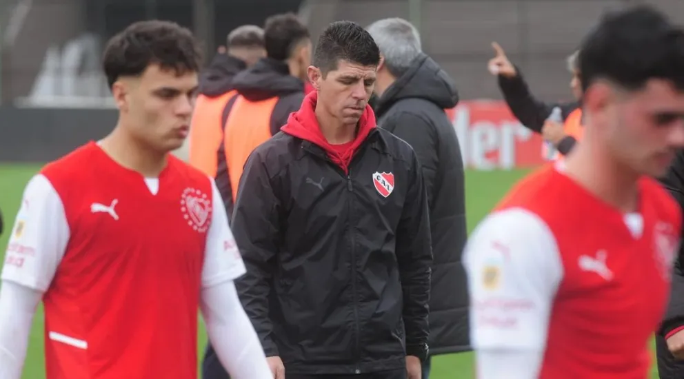 En caída libre: el Rojo no logra salir de la crisis y perdió con Atlético Tucumán, que es único puntero