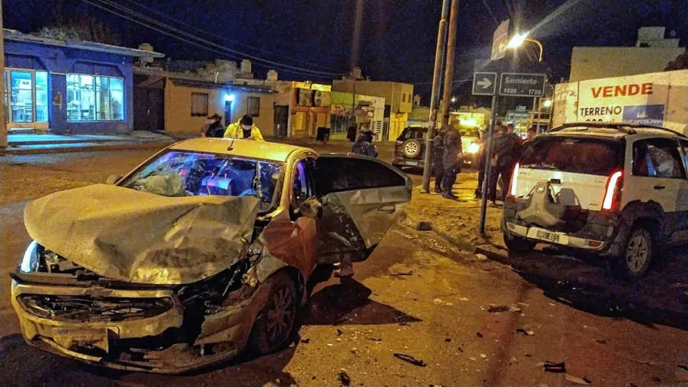Pareja de peatones atropellada tras fuerte choque de madrugada en Alem y Sarmiento