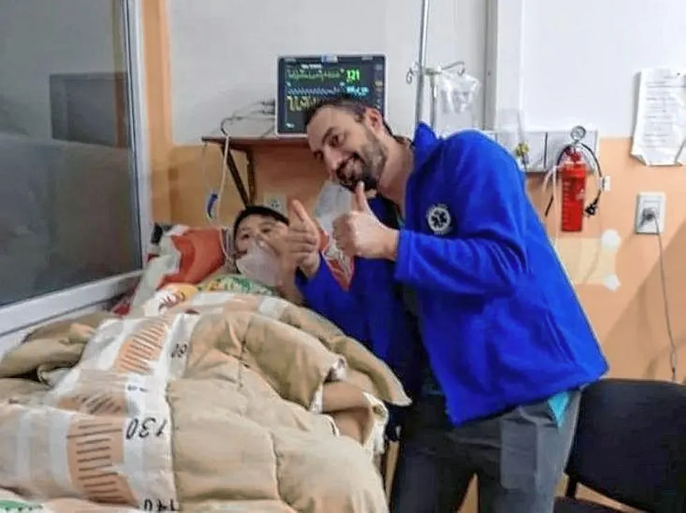 Espectacular tarea de médicos y bomberos para salvar a un pequeño con hipotermia