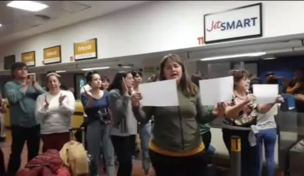 Así pasaron la noche los pasajeros varados en Jujuy