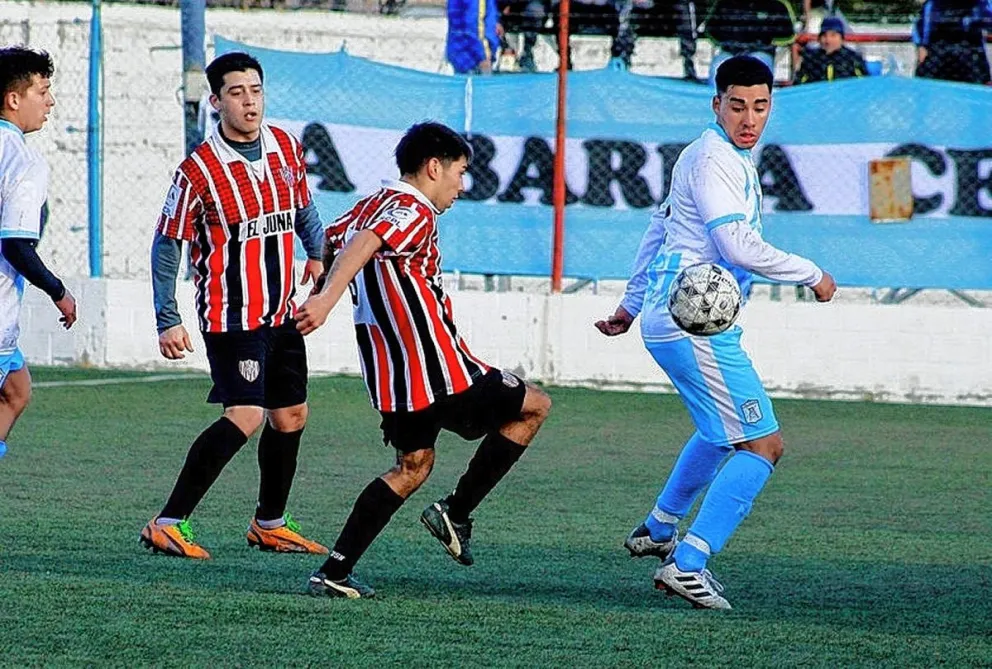 Tiro se arrimó a los primeros