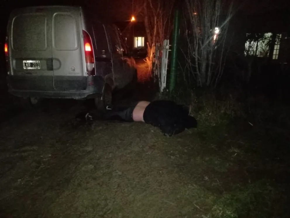 Escaparon de la policía, dañaron un móvil y tenían droga en su poder