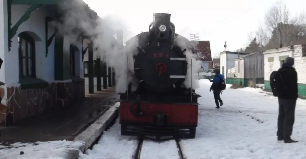 Dos trabajadores del Tren Patagónico se encuentran en terapia por una explosión en la locomotora