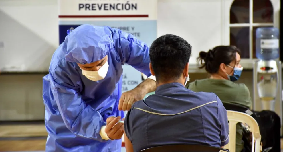 Vacunas contra el Covid: cómo reclamar la indemnización por eventuales efectos adversos