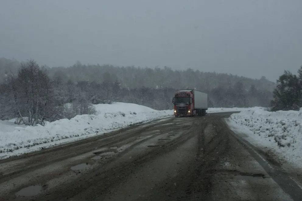 "Más de mil pozos": enojo por el estado de la ruta 40