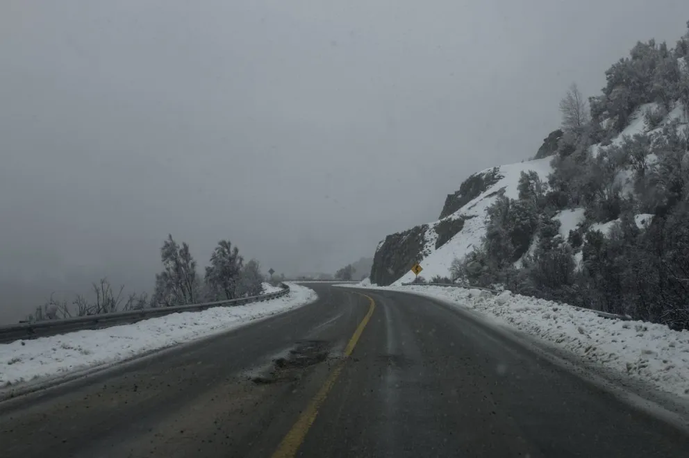 Por cuestiones climáticas, se demora el trabajo de bacheo sobre ruta 40