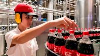 Coca-Cola ofrece empleo en Argentina y paga sueldos de hasta $183.000: puestos y requisitos