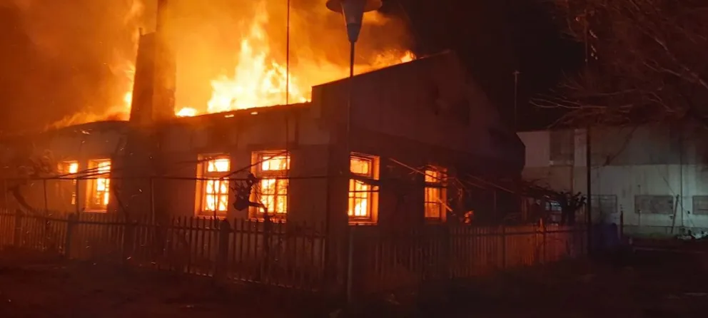 Incendio voraz en SAO: los bomberos estuvieron 7 horas intentando sofocar las llamas