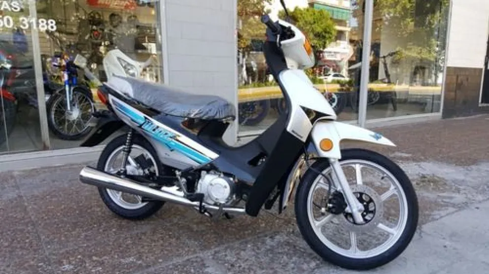 Se repiten los robos de motos en estacionamiento de supermercados 