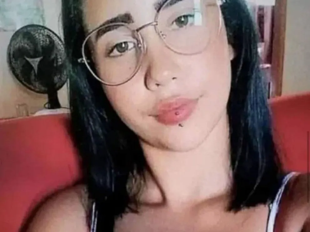 Brasil: una joven murió tras una infección causada por su piercing en el labio 