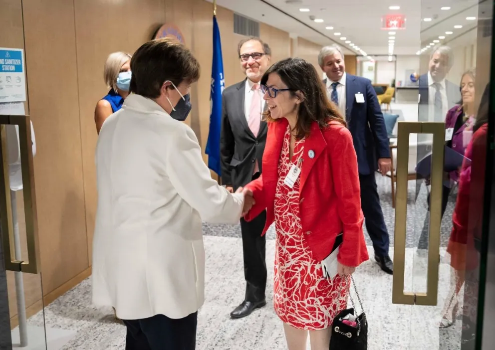 Primer encuentro presencial entre Batakis y la directora del FMI