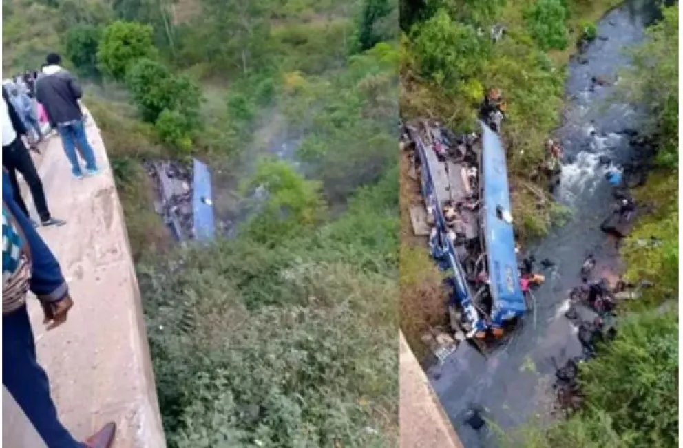 Increíble tragedia: un micro iba a toda velocidad, cayó de un puente y murieron 34 personas 