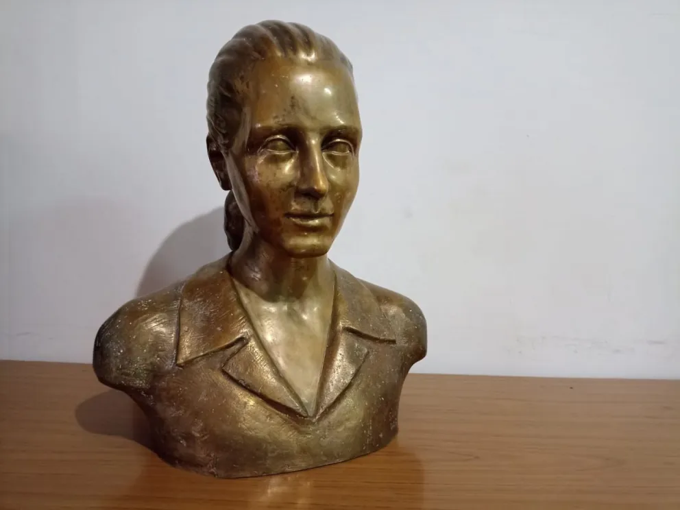 Paso a la inmortalidad de Evita y la historia del busto viedmense