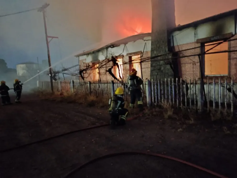 Incendio voraz en SAO: se supo a quién pertenecía el edificio y por qué la mayor hipótesis es que fue adrede 