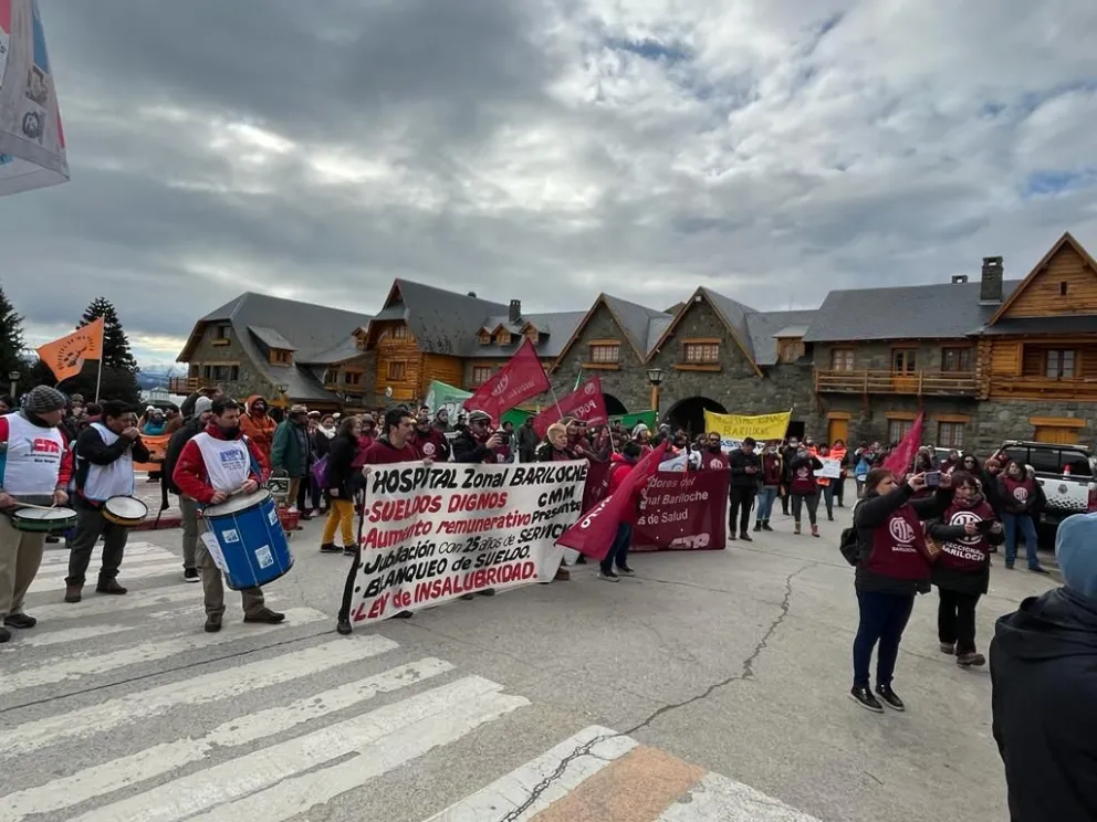 En el segundo día de paro, trabajadores estatales hicieron sus reclamos en el Centro Cívico