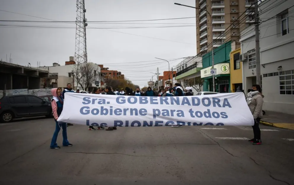 "Lo más barato que existe en la provincia son los sueldos de los trabajadores públicos"