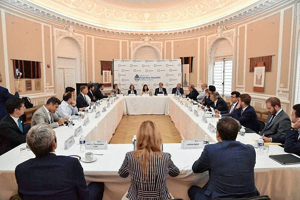 Ante inversores de Wall Street, Batakis ratificó el ajuste y dijo tener apoyo de Alberto, Cristina y Massa