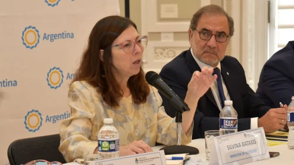 El Gobierno dijo que Batakis  busca "recomponer el vínculo roto de Argentina con el mercado"