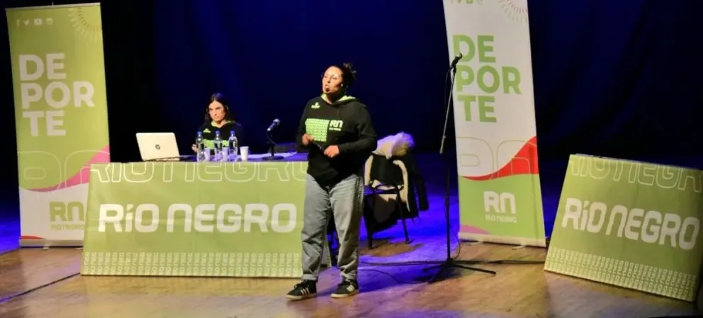 Decenas de chicos fueron al Centro Cultural por una charla sobre "Deporte, Nutrición y Género"